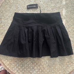 Pretty Little Thing  BLack Mini Skirt Size 6
