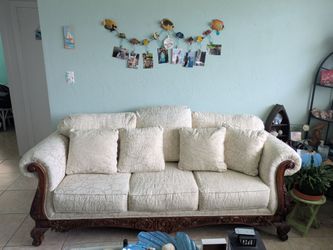 Beautiful Broyhill ipholstered sofa