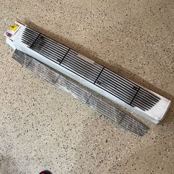 2005 Chevy Silverado 2500 Grill