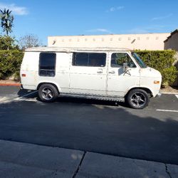 CHEVY 1971 G20 CAN ,5 LUG DISC BRAKES, 700R4 TRANS, CREATE MOTOR, AC 134A,NEW WHEELS AND TIRES, 2027 TAGS