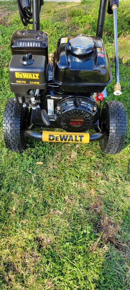 DEWALT
3600 PSI 2.5 GPM Gas Cold Water Professional Pressure Washer with HONDA GX200 OHV Commercial Series Engine