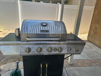 Large Nexgril barbecue grill and Skewer with gas tank