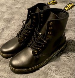 Zavala Doc Martens Men’s Sz 7 Never Worn