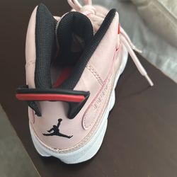 Girl tennis shoes