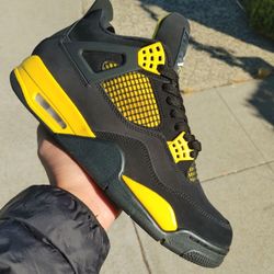 Jordan 4 Thunder - Size 11 Men