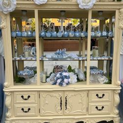 Beautiful Antique Style China Hutch