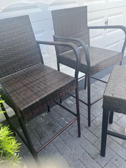 Bar stool outdoor ‼️IF YOU SEE THIS ITS AVAILABLE ‼️