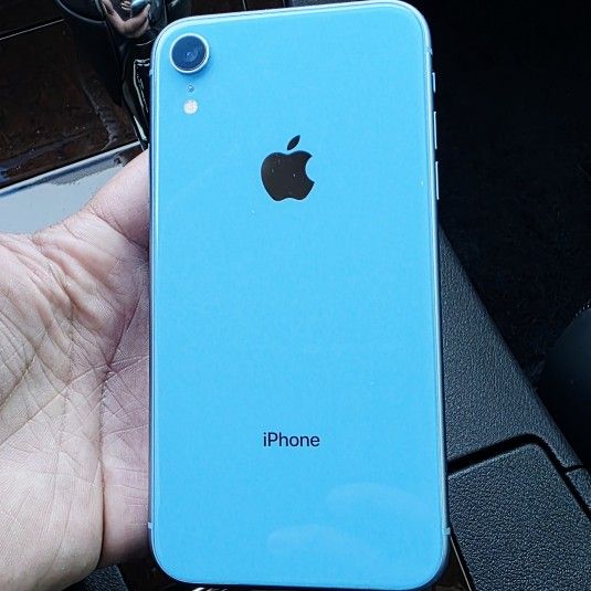 Unlocked Apple iPhone XR 64 GB in EXCELLENT Condition Beautiful Coral Blue Color