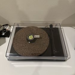 Pro-ject Debut Carbon Turntable 