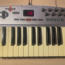 Oxygen 8 MIDI Keyboard 
