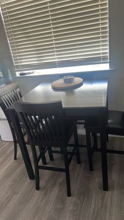 Dinning room table