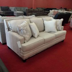 🎀$20 Down Payment and delivery available Claredon Linen Sofa
Ashley Furniture