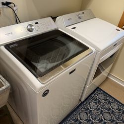 Maytag Washer & Gas Dryer matching pair W/Glass Doors