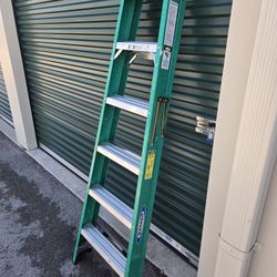 Like New 6ft Werner Fiberglass Step Ladder. "CHECK OUT MY PAGE FOR MORE DEALS "