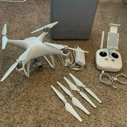 DJI Phantom 4 4K Camera Drone - All accessories included - Great condition