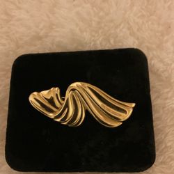 Gold Brooch 