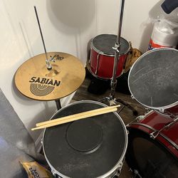 PEARL DRUM SET FOR SELL 