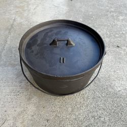 Vintage Cast Iron Camp/Dutch Oven