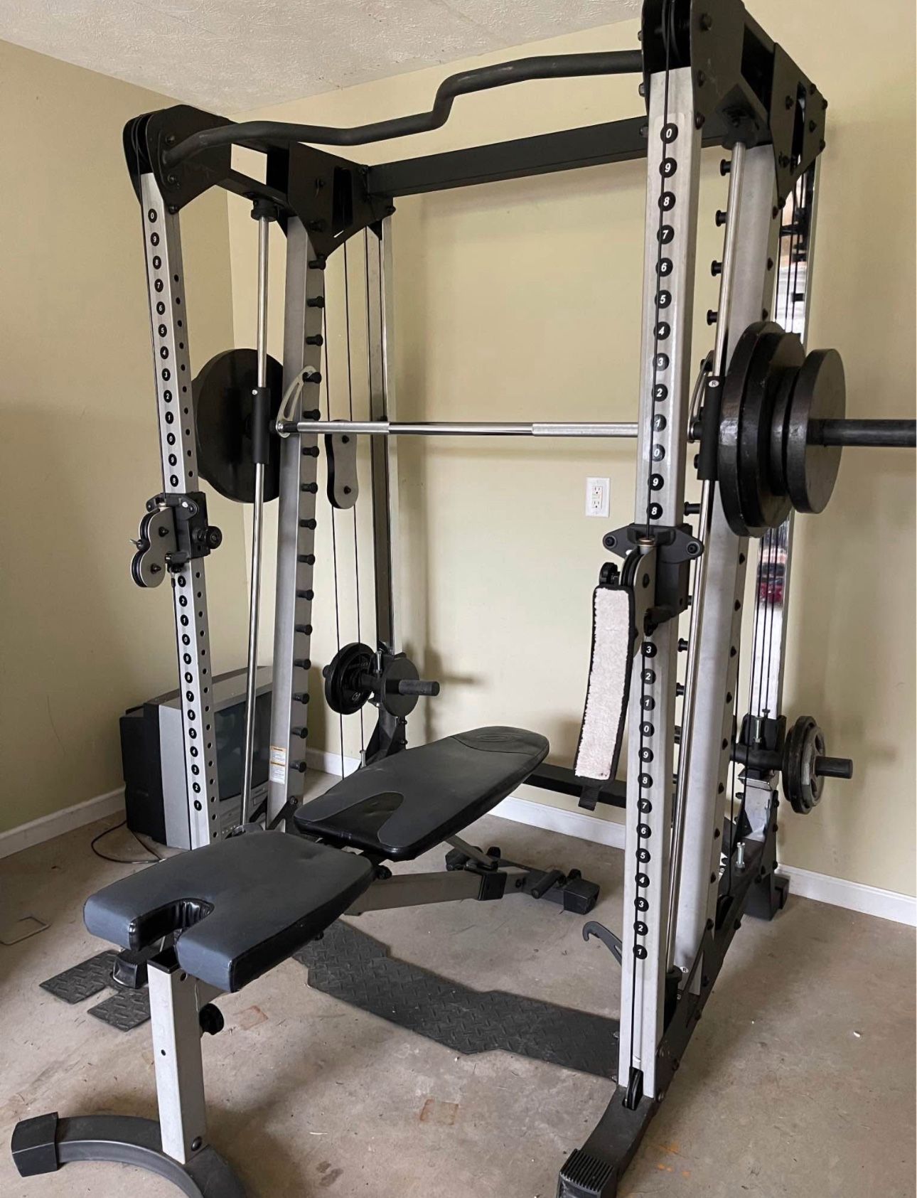 Nautilus Smith Machine with plates & accessories