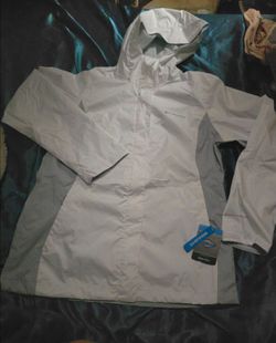 New Columbia wind breaker size M
