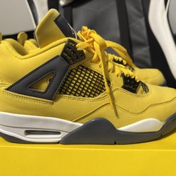 Air Jordan 4 Lightning Size 9