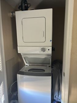 Stackable washer/dryer