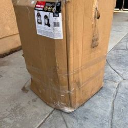 New commercial shop vacuum wet /dry contractor 16 gallons asking $275