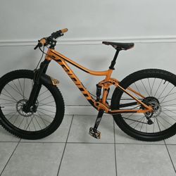 Bicicleta GIANT STANCE 27.5