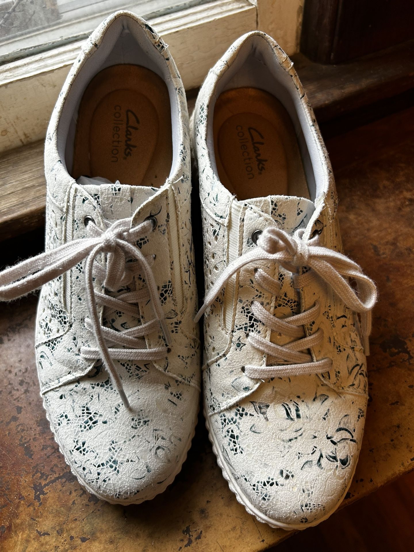 Clark’s Women Floral Caroline Ella Size 9.5