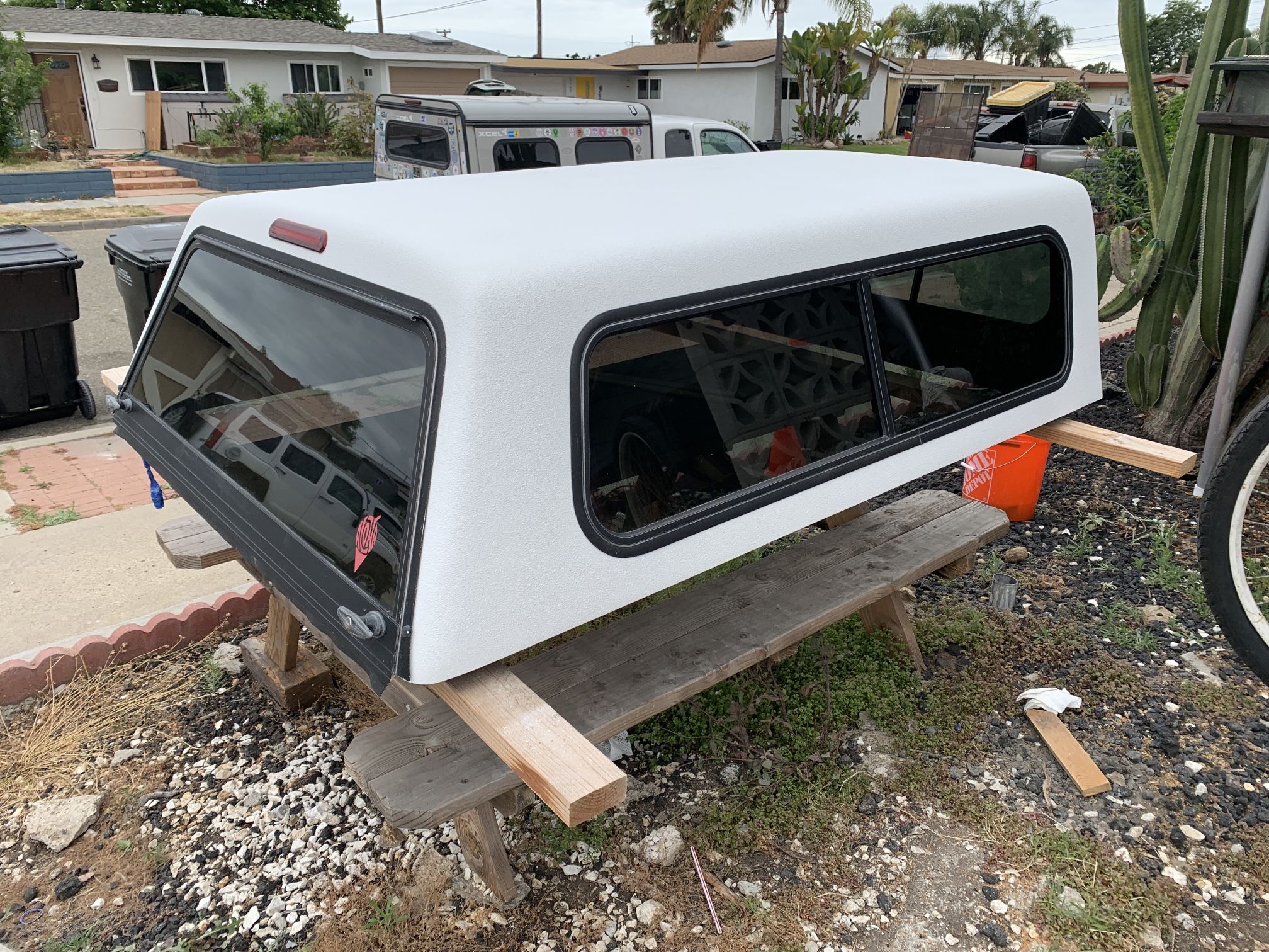 Camper Shell For 1st Gen Tacoma 6ft (Raptor Lined)