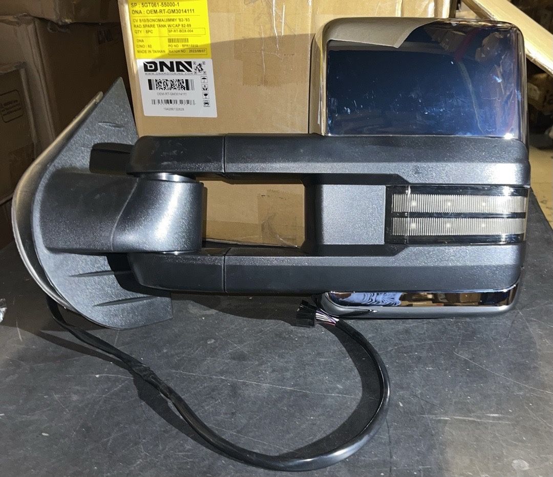 Chevy Silverado / GMC Sierra Driver Side Crome Towing Mirror for 2007 to 2013