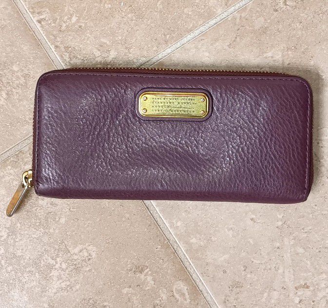 Marc Jacobs Classic Zip Around Leather Wallet 
