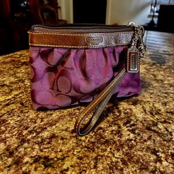 Authentic Purple Coach Signature Pleated Wristlet - Excellent Cond. 