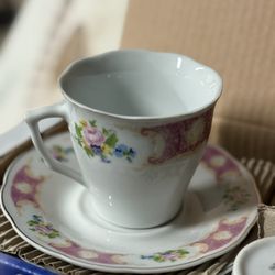 12 Piece Tea Set (cups & plates) 