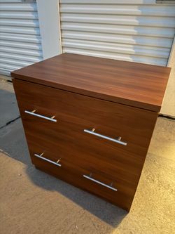 Mueble   De madera. Sólida  con  2 cajoneros