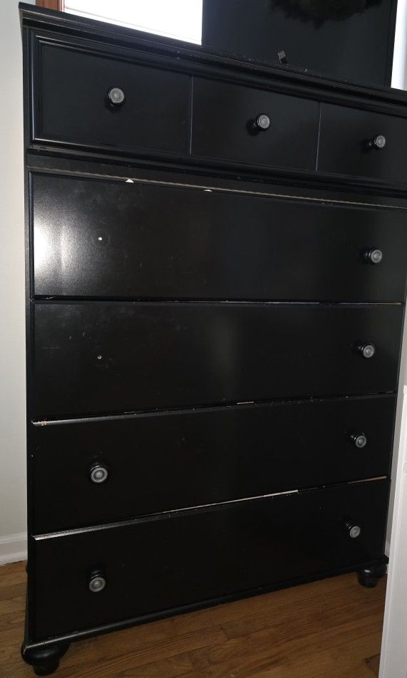 5 Drawer black dresser
