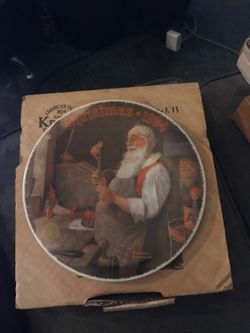 Norman Rockwell 1984 a Christmas plate Santa in his workshop Limited edition