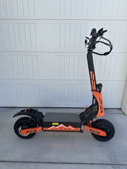 5600W Electric Foldable Scooter Dual Motor Up To 50 MPH (NEW)