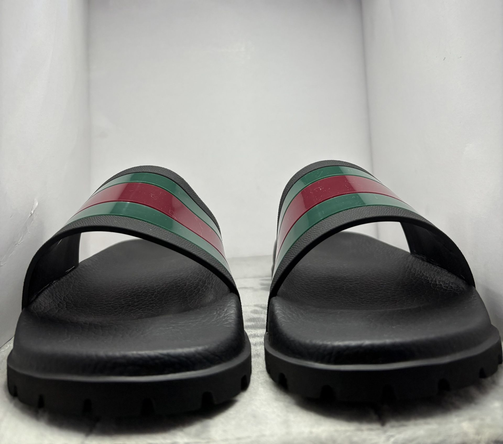 MENS GUCCI SLIDES SIZE 9
