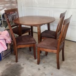 2 Leaf Round Table W 4 Chairs