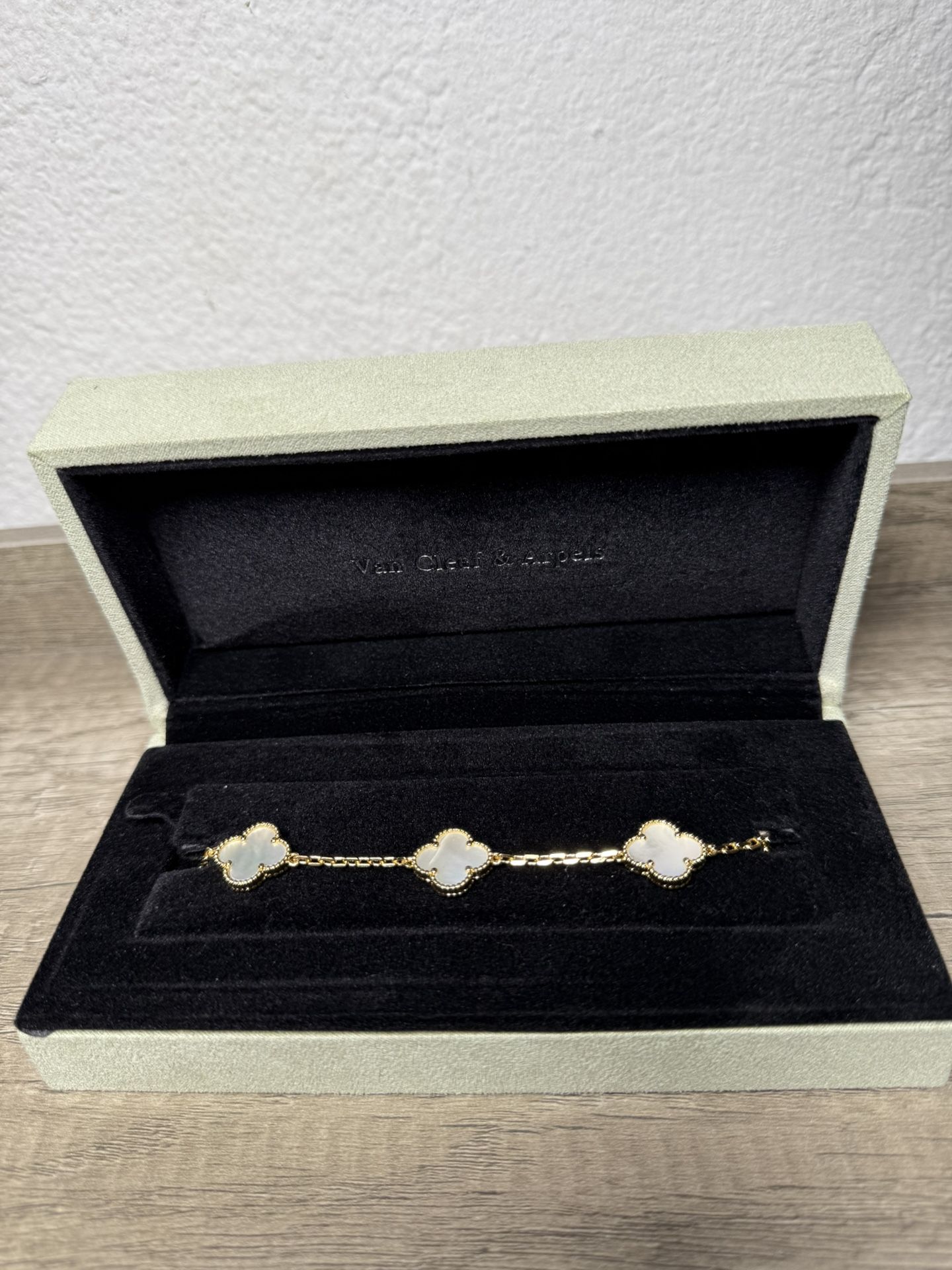 VCA White Pearl Bracelet