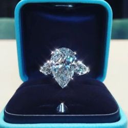 Gorgeous Engagement Ring New