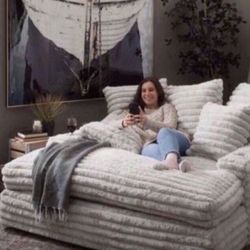 New Ashley Brand White Or Black Oversized Chair Chaise Sofa Lounge Couch With USB Ports And Cup Holders 