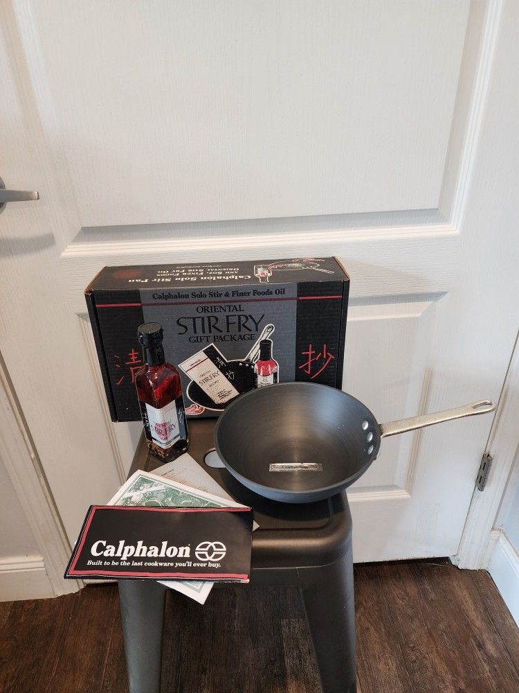 NEW Old Stock CALPHALON Z175 Solo Stir Fry Pan w/8 oz Oil Set