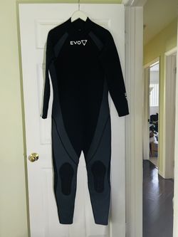 (2) Men’s 3mm Wetsuit (New) Never Used  (1) Sold