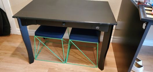 Kids Activity Table With Two Stools