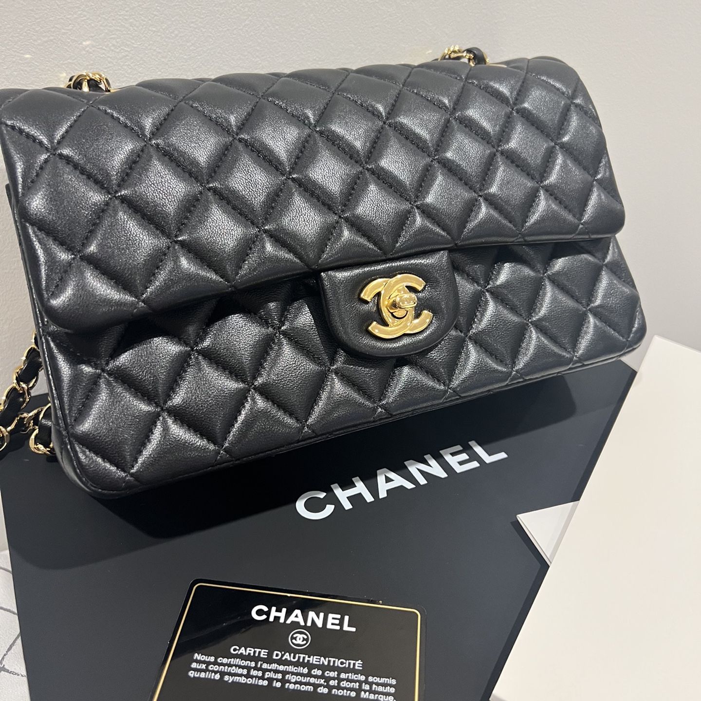Chanel Classic Medium Double Flap Lambskin Bag for Sale in Irvine, CA -  OfferUp