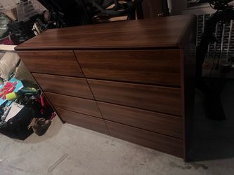 8 drawer/dresser