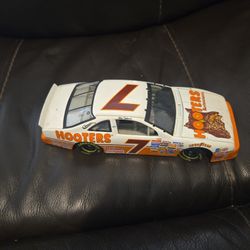 Alan Kulwicki #7 Hooters Ford Thunderbird diecast car Collectible 