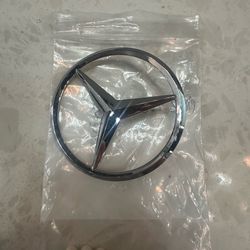Mercedes Benz Rear Trunk Center Emblem+Mounting Grommet